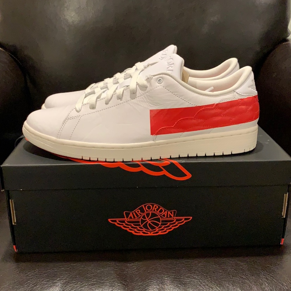 Jordan 1 centre court RED